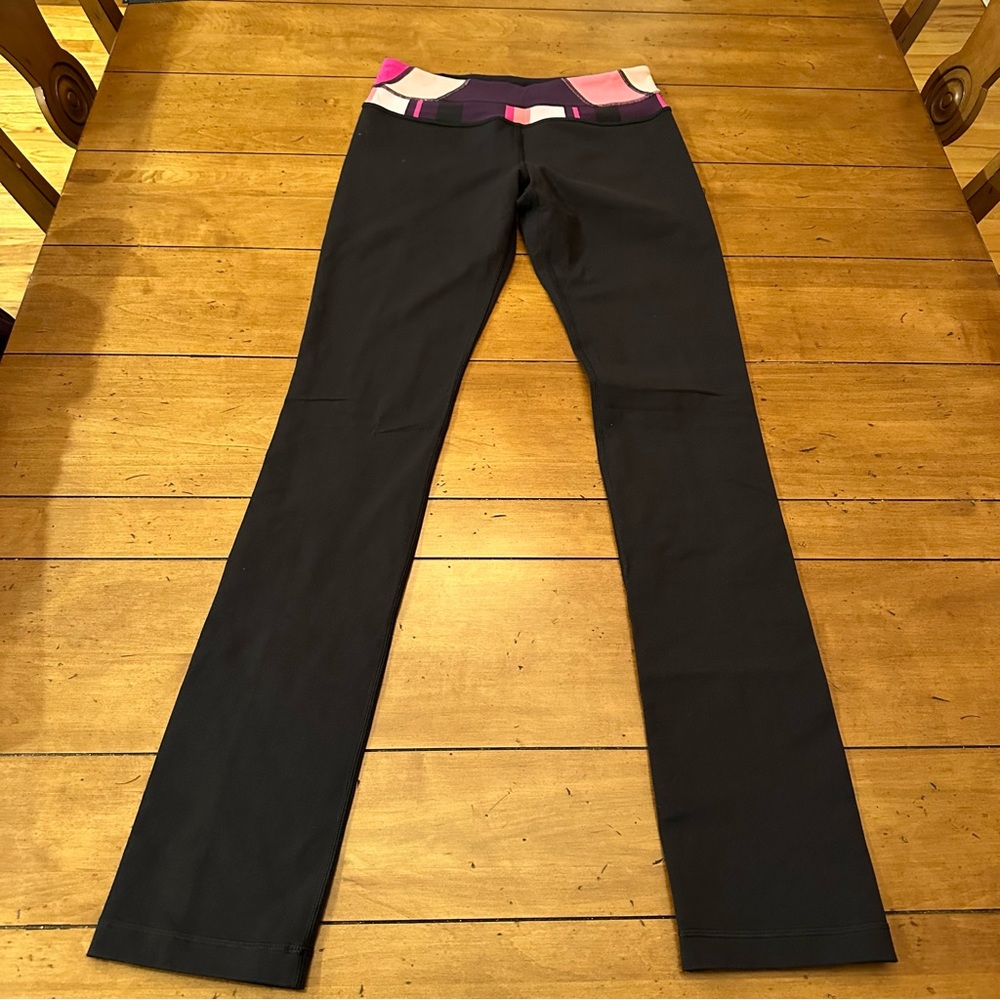 Lululemon Women's Straight Leg Black Legging Size 6